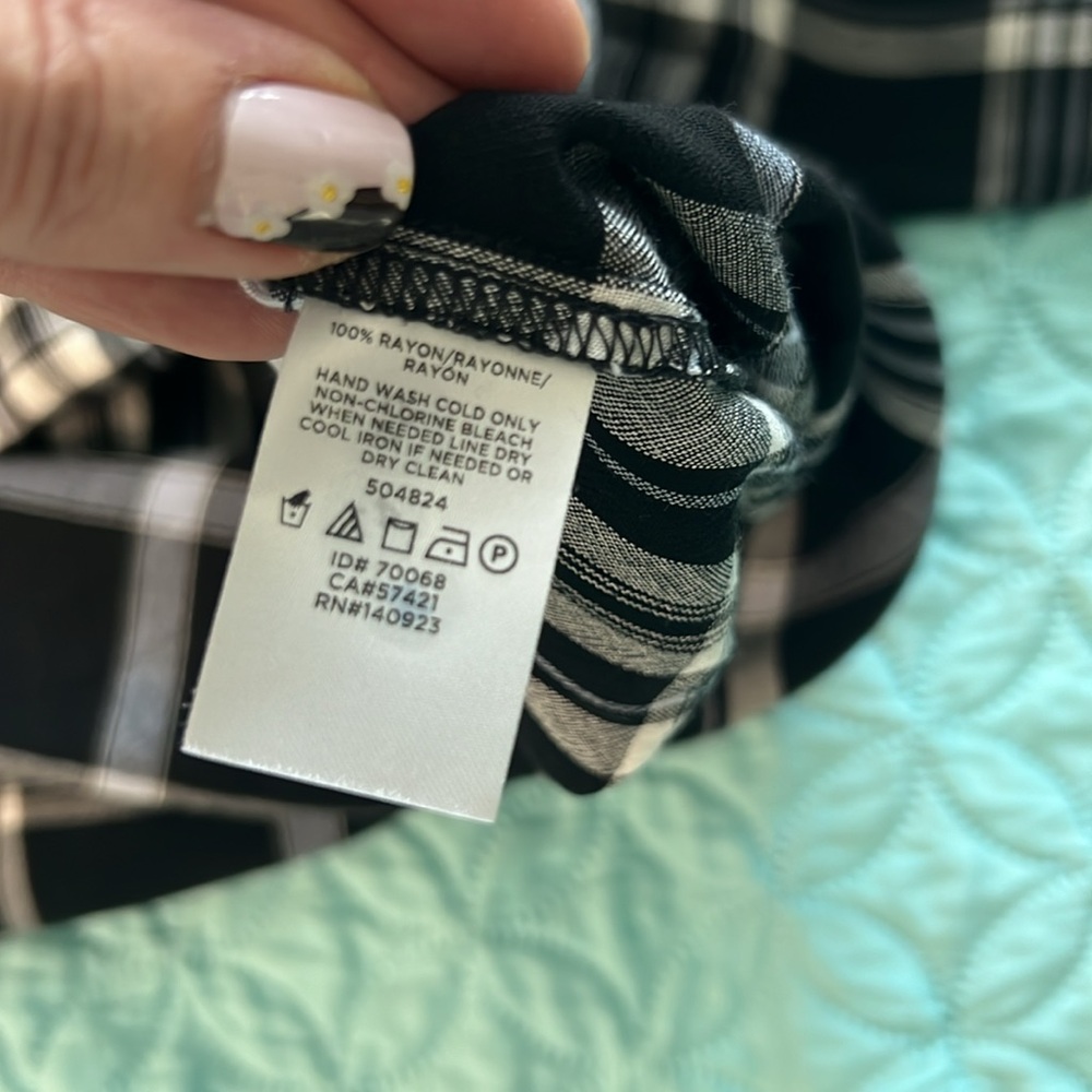 Loft flowy boho blouse M black plaid - Picture 4 of 4